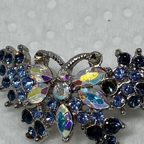 Rhinestone butterfly brooch silver tone pin - Picture 7 of 8